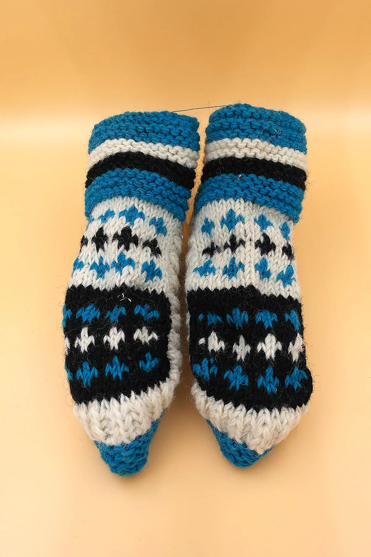 Blue white colors Woolen hand knitted ankle socks women