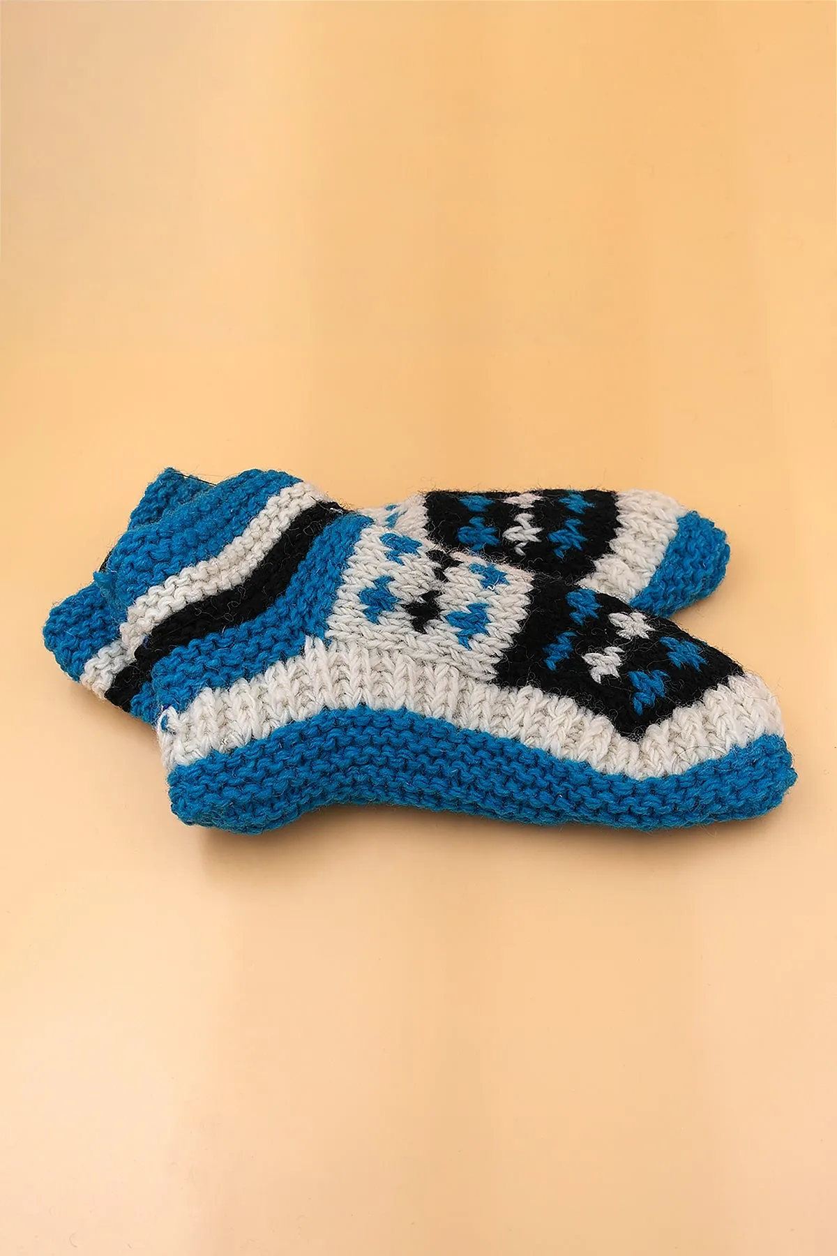 Blue white colors Woolen hand knitted ankle socks women