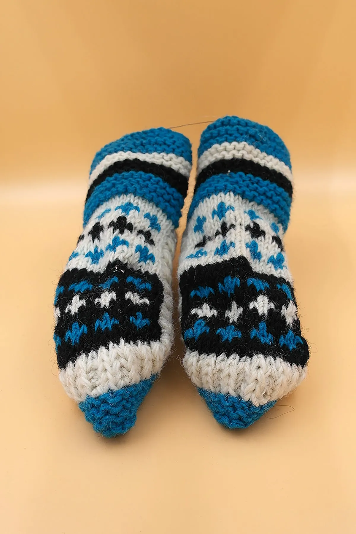 Blue white colors Woolen hand knitted ankle socks women