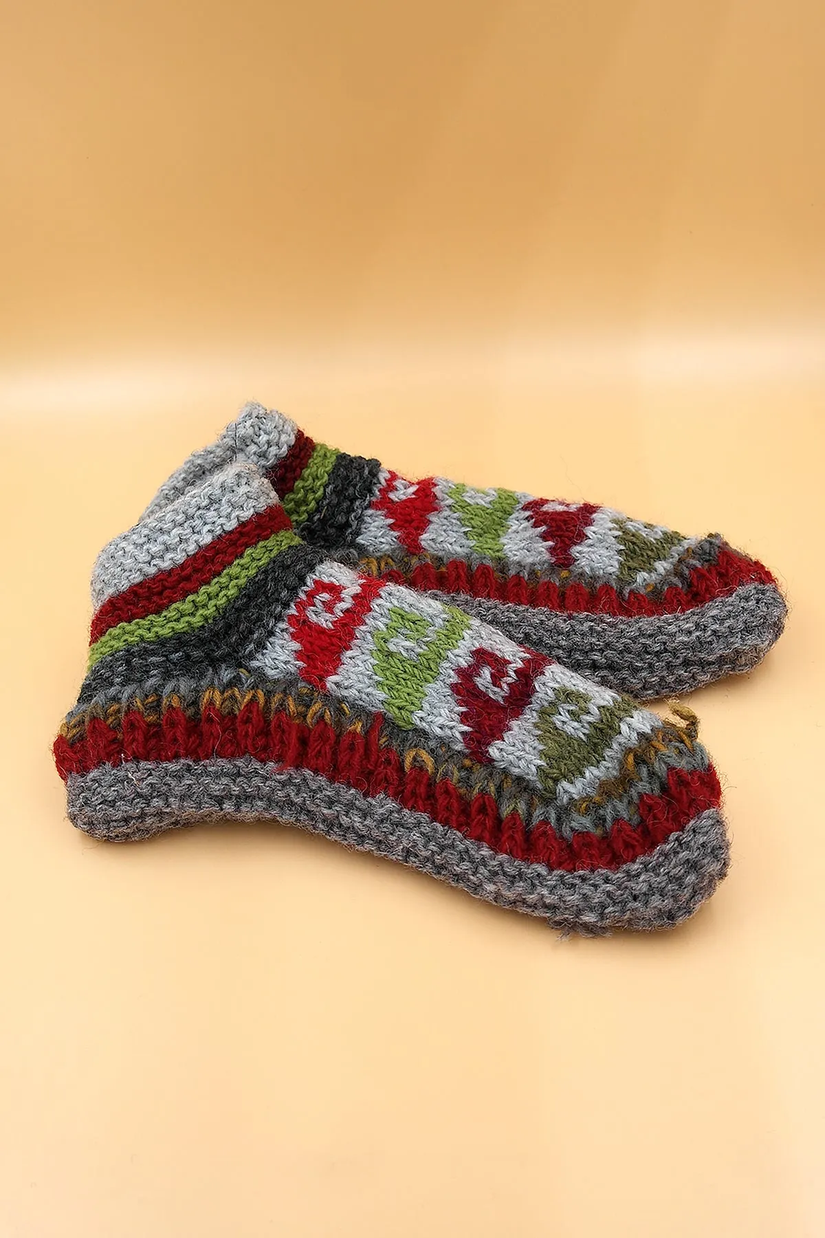 Hot waves pattern woolen hand knitted ankle socks